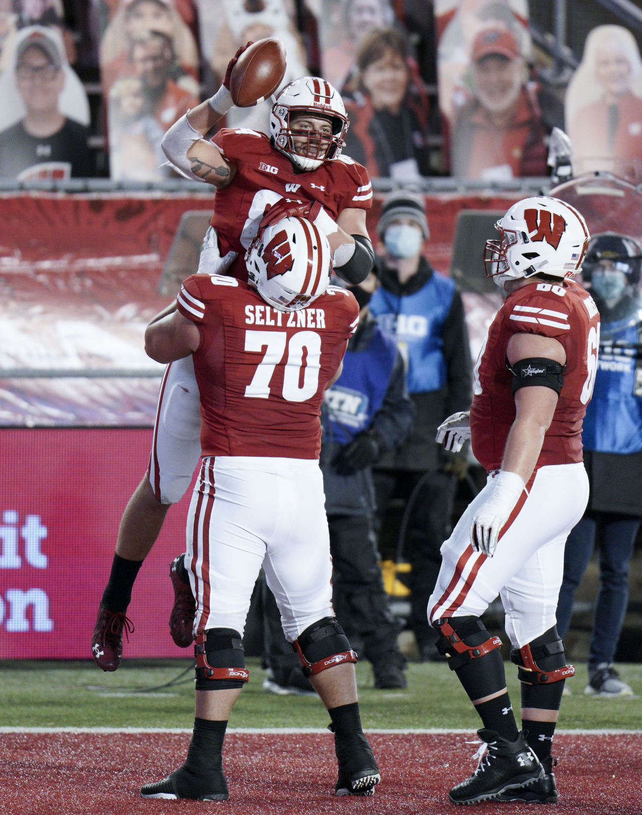 UW 45, Illinois 7